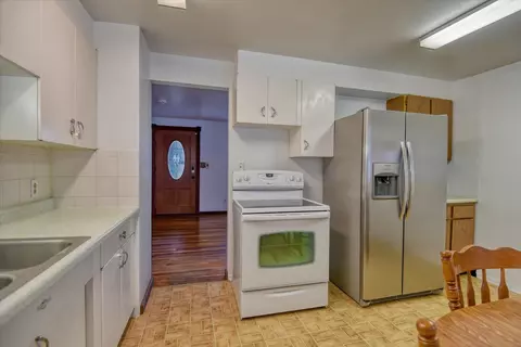 Kitchen - 547 E Broad Ave, Spokane, WA 99207 photo 4 of 5
