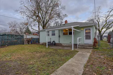 Exterior - 547 E Broad Ave, Spokane, WA 99207 photo 5 of 8