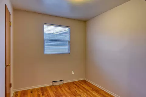 Bedroom - 547 E Broad Ave, Spokane, WA 99207 photo 3 of 4