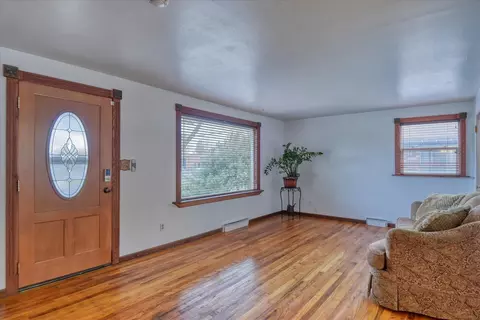 Living - 547 E Broad Ave, Spokane, WA 99207 photo 2 of 3