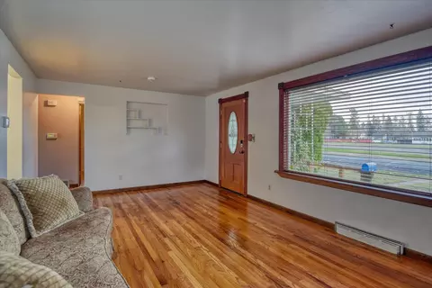 Living - 547 E Broad Ave, Spokane, WA 99207 photo 3 of 3