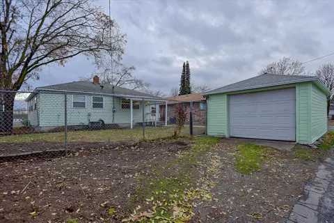 Exterior - 547 E Broad Ave, Spokane, WA 99207 photo 8 of 8