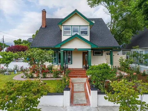 1028 W Chelan Ave, Spokane, WA 99205