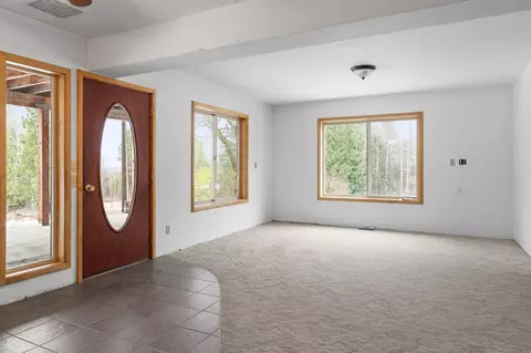 Living - 2122 Danforth Rd, Usk, WA 99180 photo 5 of 11