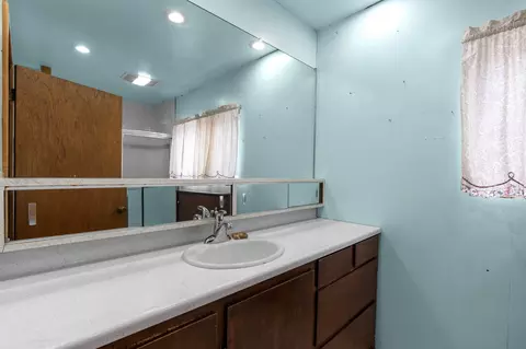 Bath - 2122 Danforth Rd, Usk, WA 99180 photo 1 of 6