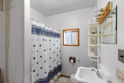 Bath - 2122 Danforth Rd, Usk, WA 99180 photo 5 of 6