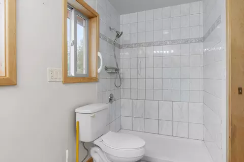 Bath - 2122 Danforth Rd, Usk, WA 99180 photo 3 of 6