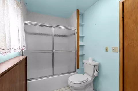 Bath - 2122 Danforth Rd, Usk, WA 99180 photo 2 of 6