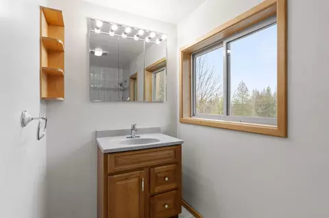 Bath - 2122 Danforth Rd, Usk, WA 99180 photo 4 of 6