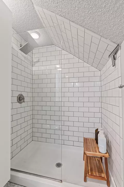 Bath - 1007 E 17th Ave, Spokane, WA 99203 photo 2 of 5