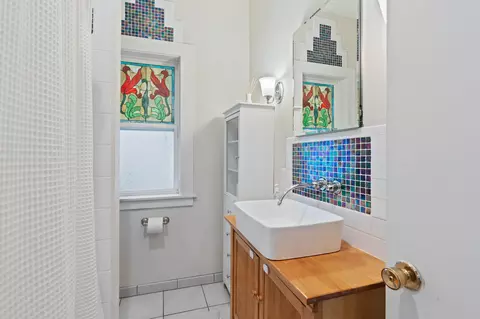 Bath - 1007 E 17th Ave, Spokane, WA 99203 photo 3 of 5
