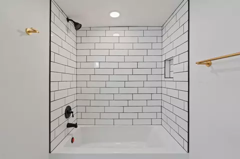 Bath - 1007 E 17th Ave, Spokane, WA 99203 photo 5 of 5