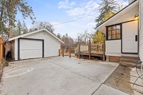 Exterior - 1007 E 17th Ave, Spokane, WA 99203 photo 6 of 8