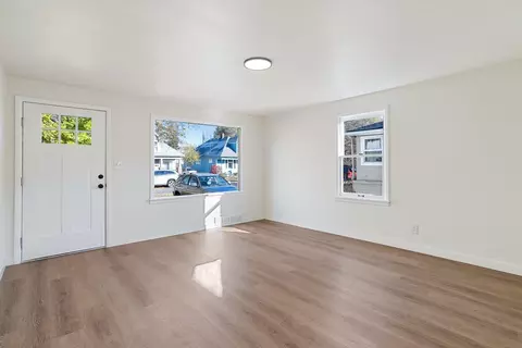Living - 804 Ermina Ave, Spokane, WA 99207 photo 2 of 3