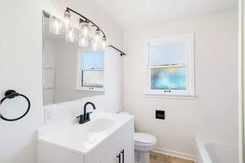 Bath - 804 Ermina Ave, Spokane, WA 99207 photo 1 of 2