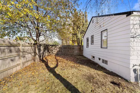 Exterior - 804 Ermina Ave, Spokane, WA 99207 photo 5 of 7