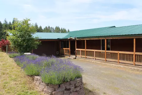 7601 W Bernhill Rd, Spokane, WA 99208