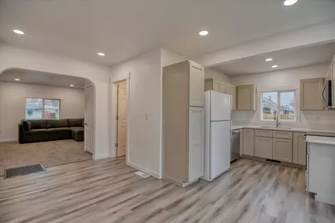 Entry Way - 3824 E Grace Ave, Spokane, WA 99217 photo 1 of 5