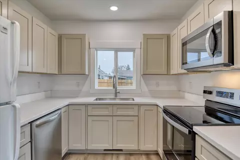 Kitchen - 3824 E Grace Ave, Spokane, WA 99217 photo 2 of 2