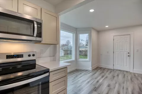Entry Way - 3824 E Grace Ave, Spokane, WA 99217 photo 2 of 5