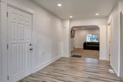 Entry Way - 3824 E Grace Ave, Spokane, WA 99217 photo 3 of 5
