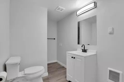 Bath - 405 W Rhoades Ave, Spokane, WA 99208 photo 2 of 3