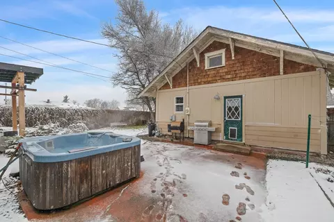 Exterior - 1004 E Walton Ave, Spokane, WA 99207 photo 3 of 3