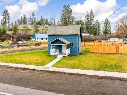 309 S 1st St, Rockford, WA 99030