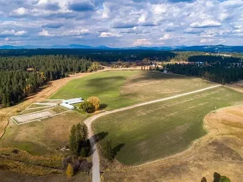 24625 N Crescent Rd, Chattaroy, WA 99003