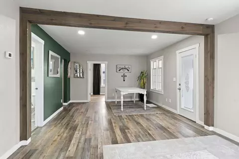 Entry Way - 1019 E Central Ave, Spokane, WA 99208 photo 2 of 4