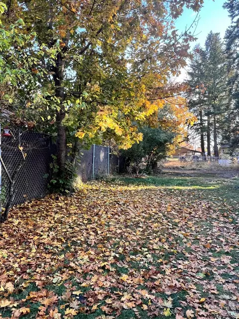 422 E B St, Deer Park, WA 99006