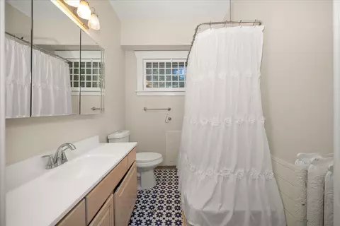 Bath - 628 E 20th Ave, Spokane, WA 99203 photo 1 of 3