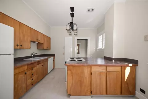 Kitchen - 628 E 20th Ave, Spokane, WA 99203 photo 4 of 5