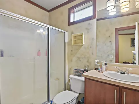Bath - 15404 E Scribner Rd, Spokane, WA 99217 photo 2 of 3