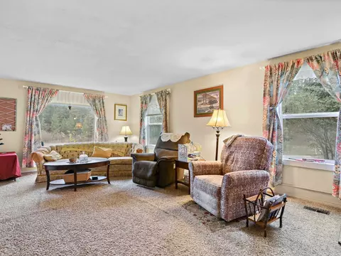Living - 15404 E Scribner Rd, Spokane, WA 99217 photo 2 of 5