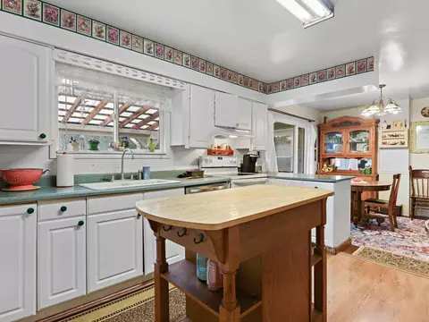Kitchen - 15404 E Scribner Rd, Spokane, WA 99217 photo 2 of 4