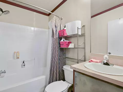 Bath - 15404 E Scribner Rd, Spokane, WA 99217 photo 3 of 3