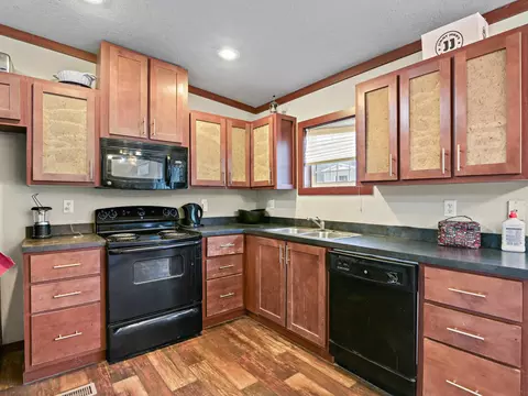 Kitchen - 15404 E Scribner Rd, Spokane, WA 99217 photo 3 of 4