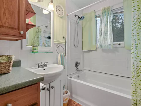 Bath - 15404 E Scribner Rd, Spokane, WA 99217 photo 1 of 3