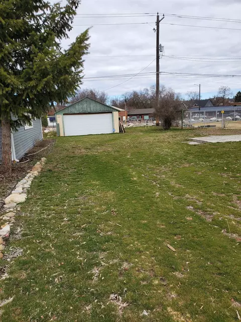 8939 E Frederick Ave, Millwood, WA 99212