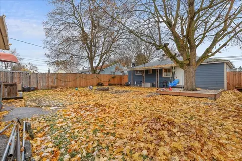 Exterior - 615 E Dalke Ave, Spokane, WA 99208 photo 4 of 6