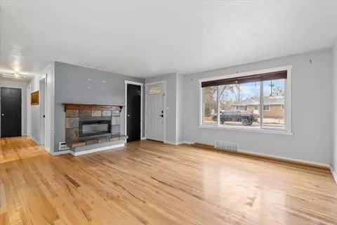 Living - 615 E Dalke Ave, Spokane, WA 99208 photo 2 of 8