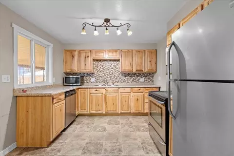 Kitchen - 615 E Dalke Ave, Spokane, WA 99208 photo 1 of 2