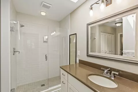 Bath - 1113 E 16th Ave # 6, Spokane, WA 99203 photo 2 of 2