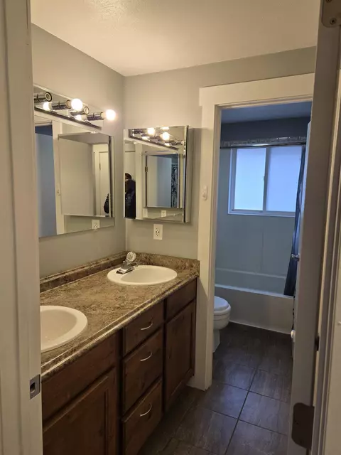Bath - 5207 E 8th Ave, Spokane Valley, WA 99212 photo 1 of 2