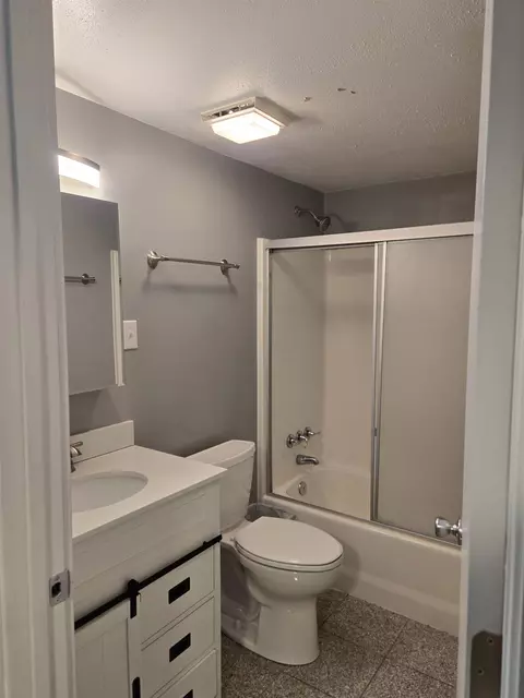 Bath - 5207 E 8th Ave, Spokane Valley, WA 99212 photo 2 of 2