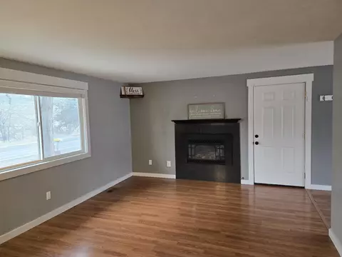 Living - 5207 E 8th Ave, Spokane Valley, WA 99212 photo 1 of 2