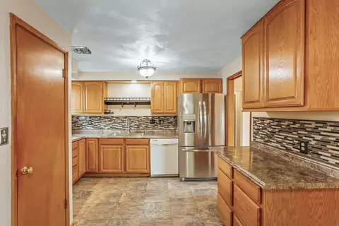 Kitchen - 2808 E Rowan Ave, Spokane, WA 99217 photo 2 of 2