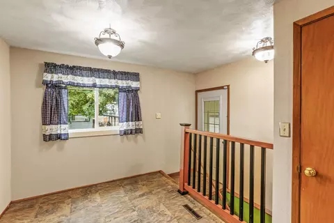 Entry Way - 2808 E Rowan Ave, Spokane, WA 99217 photo 1 of 1