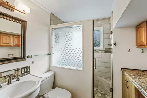 Bath - 2808 E Rowan Ave, Spokane, WA 99217 photo 1 of 2